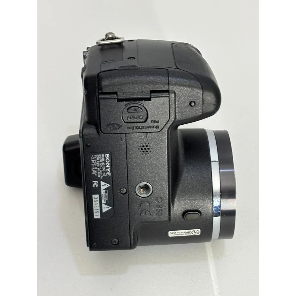 Sony Cyber-Shot DSC-H5 7.2 MP 12X Carl Zeiss Vario-Tessar‎ Digital Still Camera
